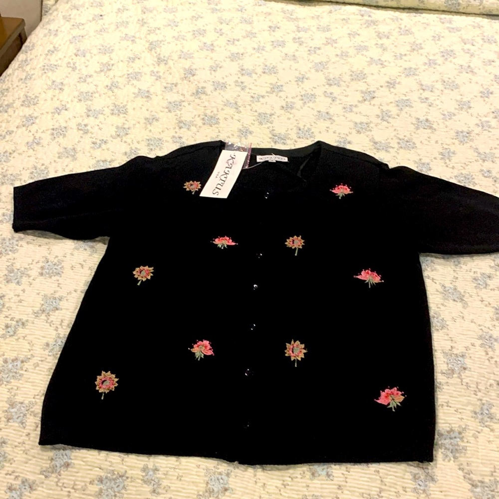 Kaktus Floral beaded Black Sweater Size S NEW Button Front Short Sleeve Classic